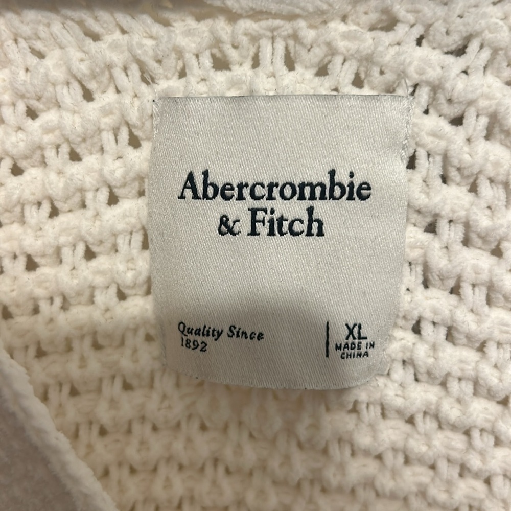 NWOT Abercrombie sweater. Size XL - Picture 2 of 3
